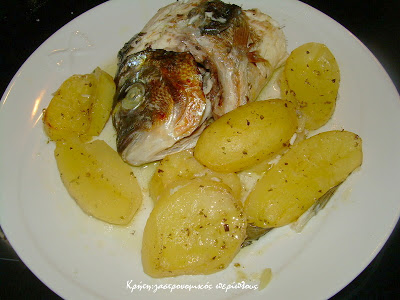 Ψάρι με πατάτες, λεμόνι και ρίγανη στο φούρνο