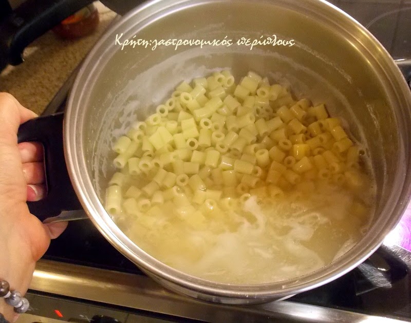 Τα αλάδωτα της Μεγαλοβδομάδας: ταχινόσουπα με κοφτό μακαρονάκι