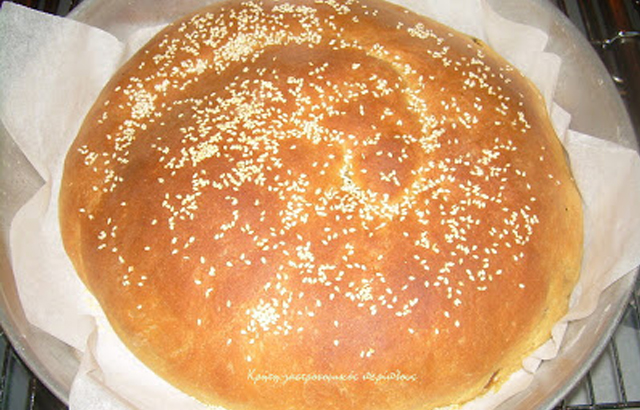 Παγκόσμια ημέρα ψωμιού: γεμιστό ψωμί με μέλι, χαρουπόμελο ή πετιμέζι
