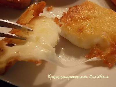 Τυρί σαγανάκι (με γραβιέρα αλλά και ένα πολύ ιδιαίτερο κρητικό τυρί) (VIDEO)