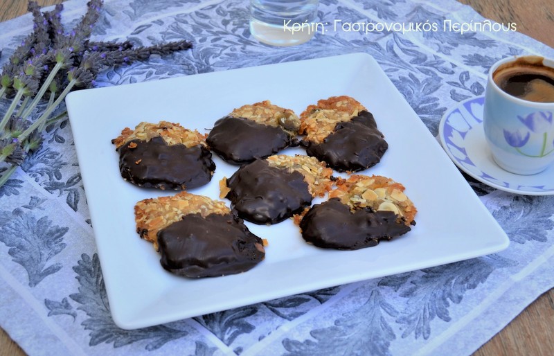 «Εμπλουτισμένα», υγιεινά, σοκολατένια μπισκότα αμυγδάλου (VIDEO)