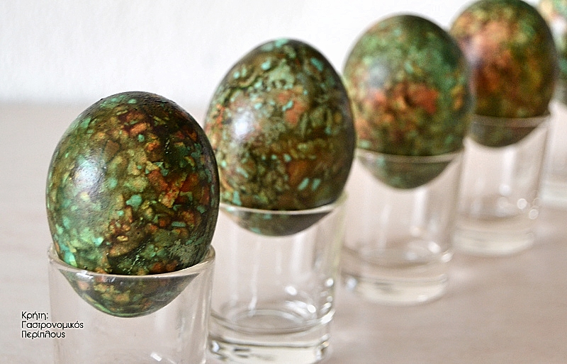 Αυγά βαμμένα με κρεμμυδόφυλλα (δεύτερος τρόπος)