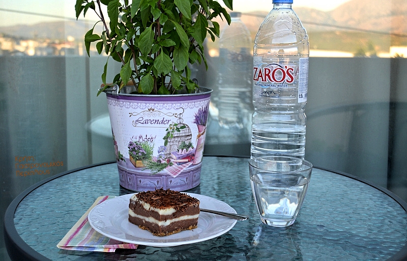 Γλυκό ψυγείου με δύο σοκολάτες και άνθος αραβοσίτου (και σε νηστίσιμη παραλλαγή)