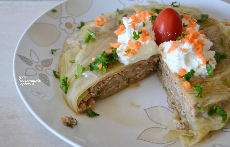 Λαχανοντολμάδες τούρτα με σάλτσα-κρέμα αυγολέμονο