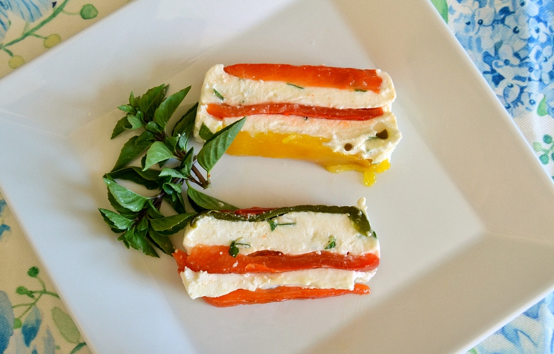 Κρύος «κορμός» με τυρί φέτα και πολύχρωμες πιπεριές