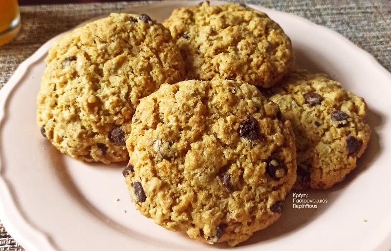 Cookies με νιφάδες βρώμης, ελαιόλαδο και σταγόνες σοκολάτας